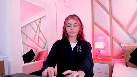 Snapshot of scarletpunk_ chatting on February 3, 11:53 am Scarlet online show from February 3, 11:53 am