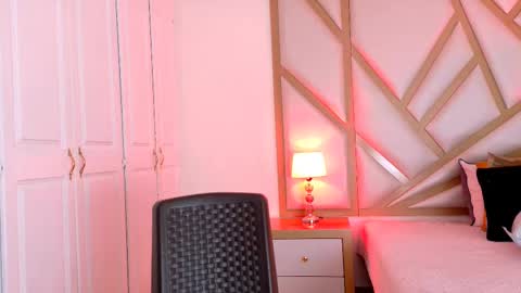 Snapshot of scarletpunk_ chatting on February 21, 2:06 pm Scarlet online show from February 21, 2:06 pm