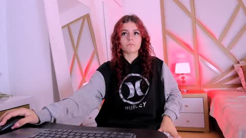 Snapshot of scarletpunk_ chatting on December 7, 11:07 am Scarlet online show from December 7, 11:07 am