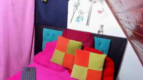 Snapshot of scarlett40_ chatting on February 21, 3:23 am scarlett online show from February 21, 3:23 am