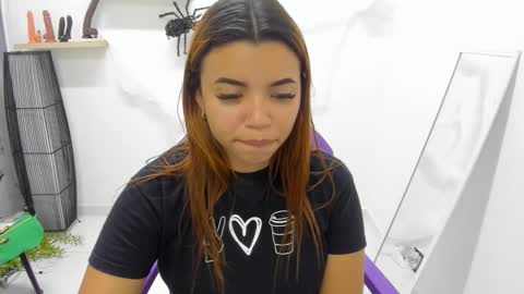 Snapshot of scarlett_enjoy1 chatting on October 26, 3:18 pm scarlett_enjoy1 online show from October 26, 3:18 pm