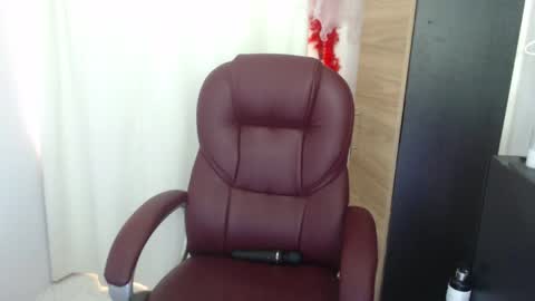 scarlett_mill online show from June 1, 4:41 pm
