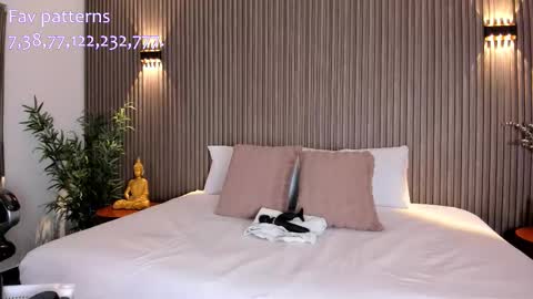 Snapshot of scarlett_model_ chatting on October 2, 11:32 pm Mon to Sat 545pm to 1030pm col online show from October 2, 11:32 pm