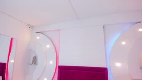Snapshot of scarlett_model_ chatting on December 3, 11:02 pm Mon to Sat 545pm to 1030pm col online show from December 3, 11:02 pm
