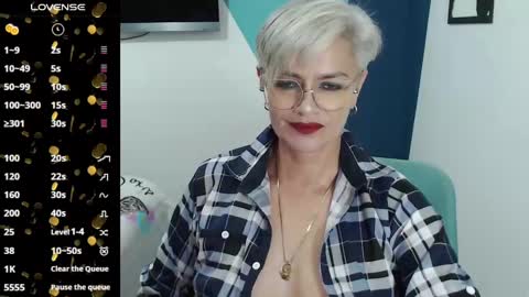 Snapshot of scarlett_paris chatting on March 11, 12:00 am Scarlett online show from March 11, 12:00 am