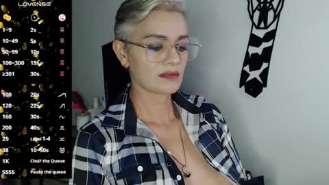 Snapshot of scarlett_paris chatting on January 20, 11:10 pm Scarlett online show from January 20, 11:10 pm