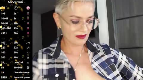 Snapshot of scarlett_paris chatting on February 21, 11:21 pm Scarlett online show from February 21, 11:21 pm