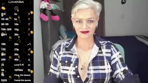 Snapshot of scarlett_paris chatting on February 17, 11:54 pm Scarlett online show from February 17, 11:54 pm