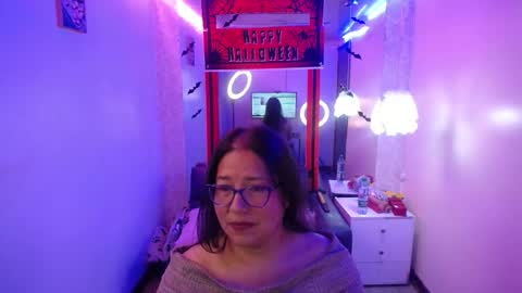 Snapshot of scarlett_widow chatting on October 20, 2:58 am scarlett_widow online show from October 20, 2:58 am