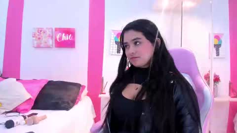 Snapshot of scarlette_15 chatting on February 12, 4:23 am Scarlette online show from February 12, 4:23 am