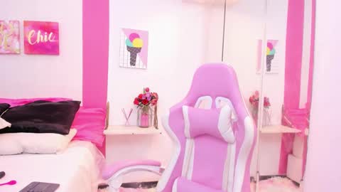 Snapshot of scarlette_15 chatting on February 27, 3:36 am Scarlette online show from February 27, 3:36 am