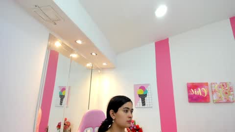 Snapshot of scarlette_15 chatting on December 28, 6:17 am Scarlette online show from December 28, 6:17 am