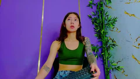 Snapshot of scarlettjones_x chatting on September 20, 4:05 pm Scarlet online show from September 20, 4:05 pm