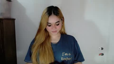 Snapshot of scarletvamp chatting on October 22, 1:43 am scarletvamp online show from October 22, 1:43 am