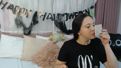 Snapshot of sccarlettjonnes chatting on October 29, 10:41 am SCARLET online show from October 29, 10:41 am