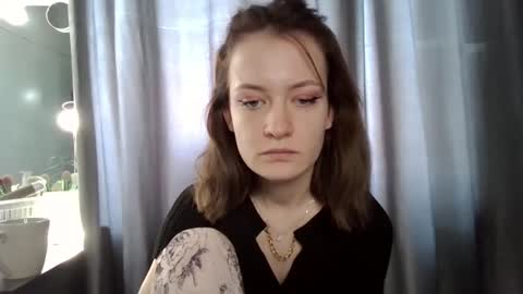 Elsa online show from November 24, 10:39 am