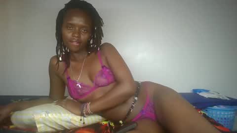 Snapshot of scentedfriction chatting on September 28, 2:33 pm scentedfriction online show from September 28, 2:33 pm