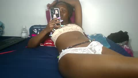 Snapshot of scentedfriction chatting on September 16, 4:04 pm scentedfriction online show from September 16, 4:04 pm