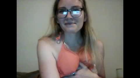 scissormam online show from October 6, 9:48 am