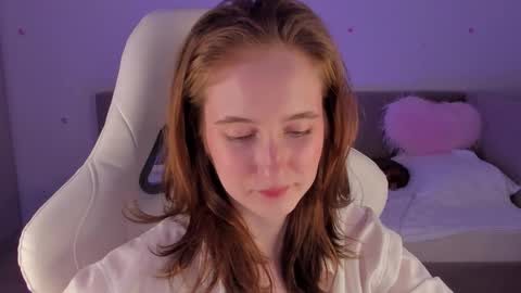 Elly online show from October 31, 1:59 pm