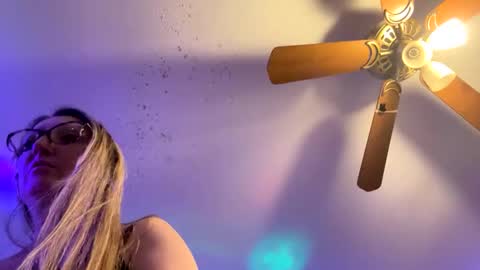 secretskyla online show from January 22, 9:00 pm