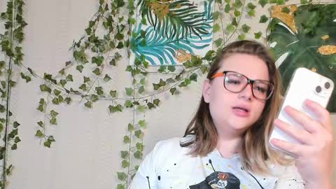 Snapshot of seductive_she_wolf chatting on September 29, 1:00 am seductive_she_wolf online show from September 29, 1:00 am