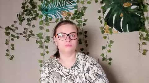 Snapshot of seductive_she_wolf chatting on October 27, 5:30 pm seductive_she_wolf online show from October 27, 5:30 pm