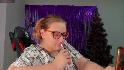 seductive_she_wolf online show from December 6, 9:21 am