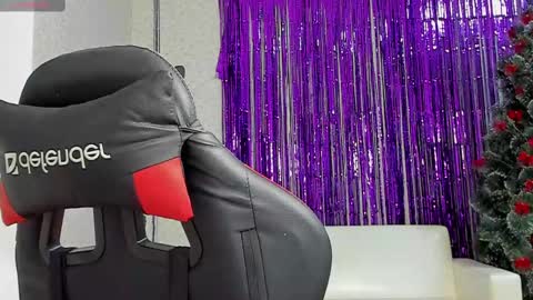 seductive_she_wolf online show from December 8, 8:20 am