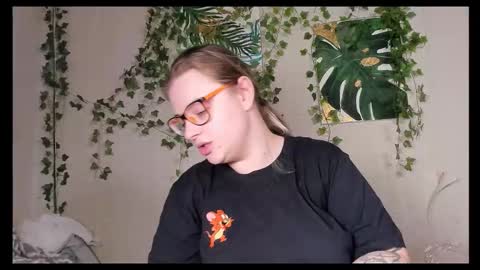 Snapshot of seductive_she_wolf chatting on October 20, 12:41 pm seductive_she_wolf online show from October 20, 12:41 pm