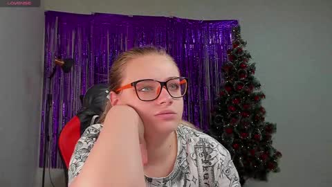 seductive_she_wolf online show from December 6, 7:22 pm