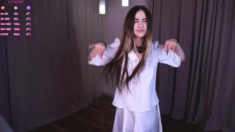 Snapshot of seeeyoubaby chatting on November 1, 1:48 pm Slavia online show from November 1, 1:48 pm