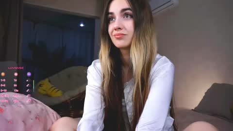 Snapshot of seeeyoubaby chatting on September 22, 4:38 pm Slavia online show from September 22, 4:38 pm