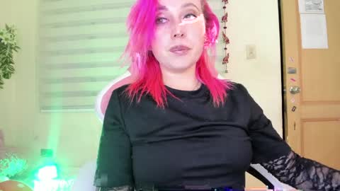 Yeyis  online show from April 5, 4:33 am