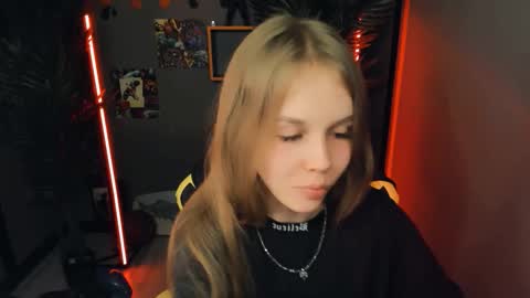 Snapshot of selen_hells_weet chatting on September 10, 5:35 pm Selena online show from September 10, 5:35 pm