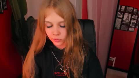Snapshot of selen_hells_weet chatting on September 20, 6:17 pm Selena online show from September 20, 6:17 pm