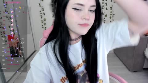 Snapshot of selena___cute chatting on February 5, 5:09 am Selena online show from February 5, 5:09 am