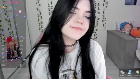 Snapshot of selena___cute chatting on February 10, 5:03 am Selena online show from February 10, 5:03 am