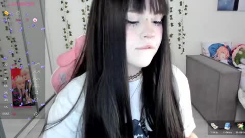 Snapshot of selena___cute chatting on February 25, 6:36 am Selena online show from February 25, 6:36 am