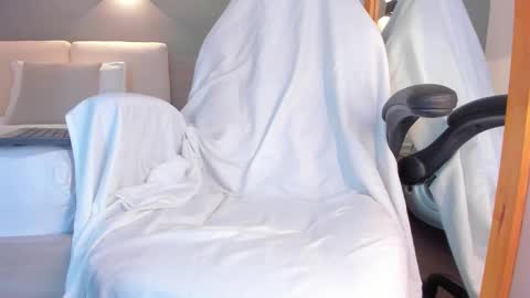 Selena online show from February 8, 9:07 pm