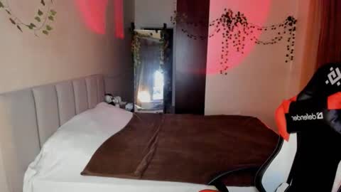 Selena online show from September 25, 7:01 pm