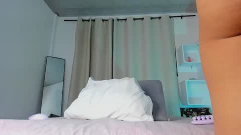 selenafox online show from October 7, 2:05 am