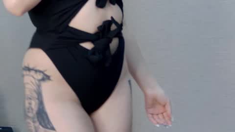 Snapshot of selenahanson chatting on September 22, 1:20 pm SelenaHanson online show from September 22, 1:20 pm