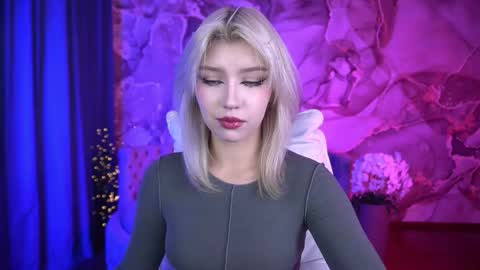 selenairis online show from September 26, 8:23 am