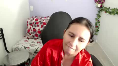 Snapshot of selene_mom chatting on January 18, 8:19 pm selene online show from January 18, 8:19 pm