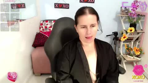 Snapshot of selene_mom chatting on October 21, 7:07 pm selene online show from October 21, 7:07 pm