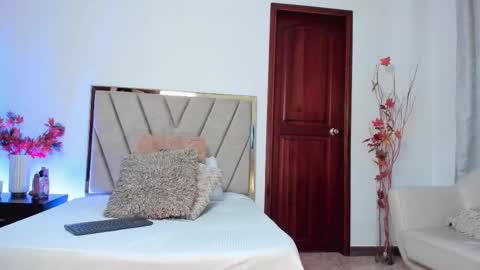 Snapshot of selenelujan chatting on September 22, 12:03 pm Selene Lujan online show from September 22, 12:03 pm