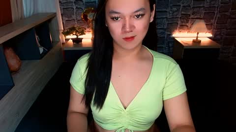 Snapshot of selenesantiago chatting on December 18, 6:35 pm joan online show from December 18, 6:35 pm