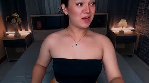 Snapshot of selenesantiago chatting on February 8, 6:54 am joan online show from February 8, 6:54 am