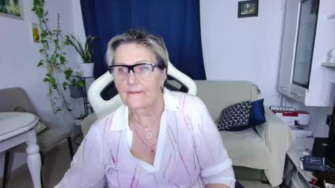 Selenna online show from March 29, 6:18 pm